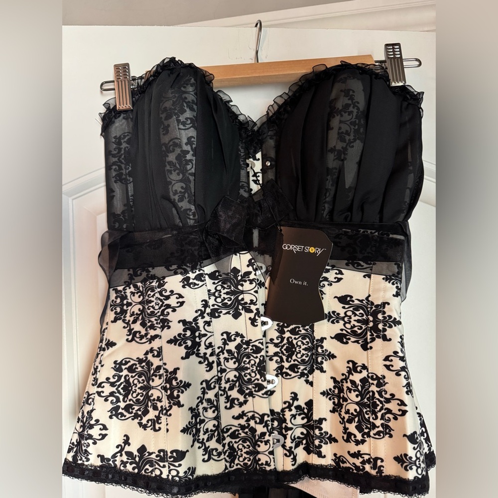 Black and cream Lace Bustier/corset